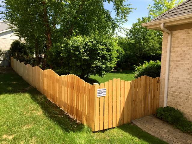 Scalloped-top cedar wood fence installed by AmeriDream in a Chicagoland backyard