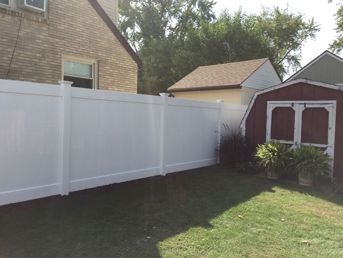 6' White Vinyl Privacy installed in Downers Grove, IL by AmeriDream Fence & Deck